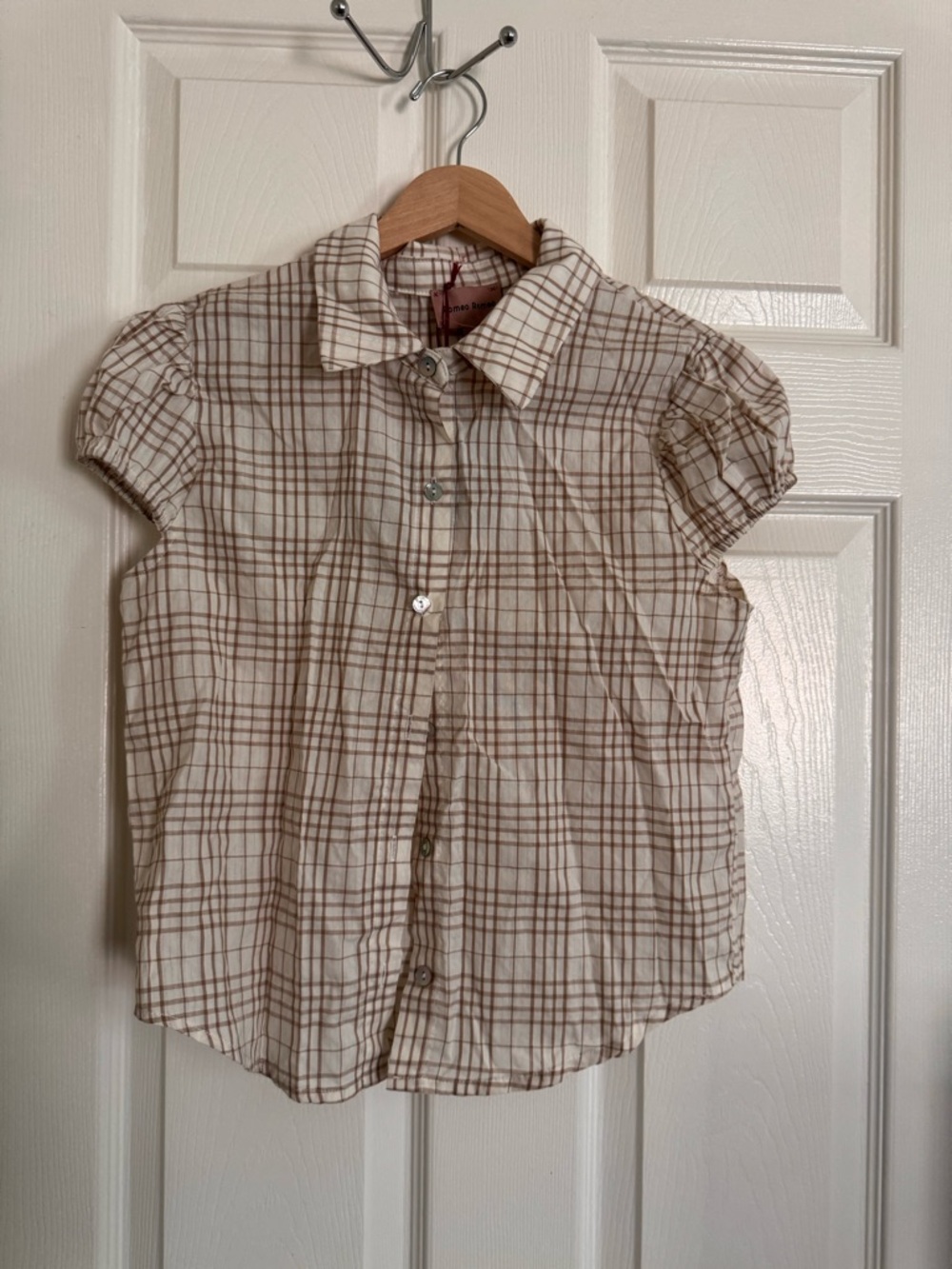 Short-Sleeve Plaid Button-Front Blouse in Cream & Brown